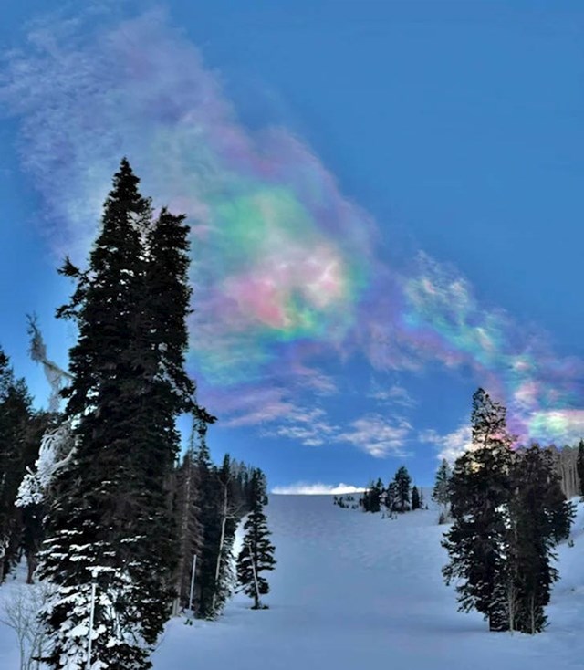 4. "Nevjerojatni oblaci u boji koje smo vidjeli na skijanju."