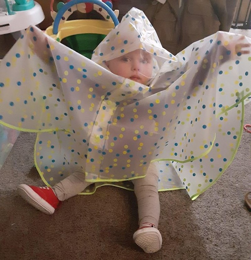 8. Ne sviđa joj se kabanica...