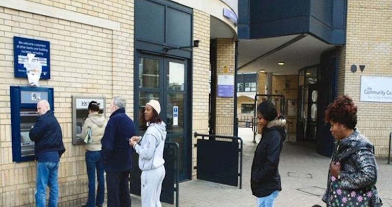 Netko se "prošvercao" u red za bankomat, ovo je sve