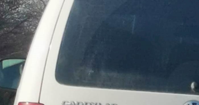 Netko je na svojem autu preuredio oznaku s imenom modela, morate vidjeti ovaj hit
