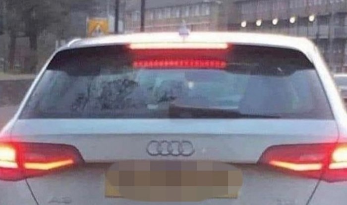 Netko je shvatio da je registracija ovog auta čista matematika i svojim potezom nasmijao tisuće