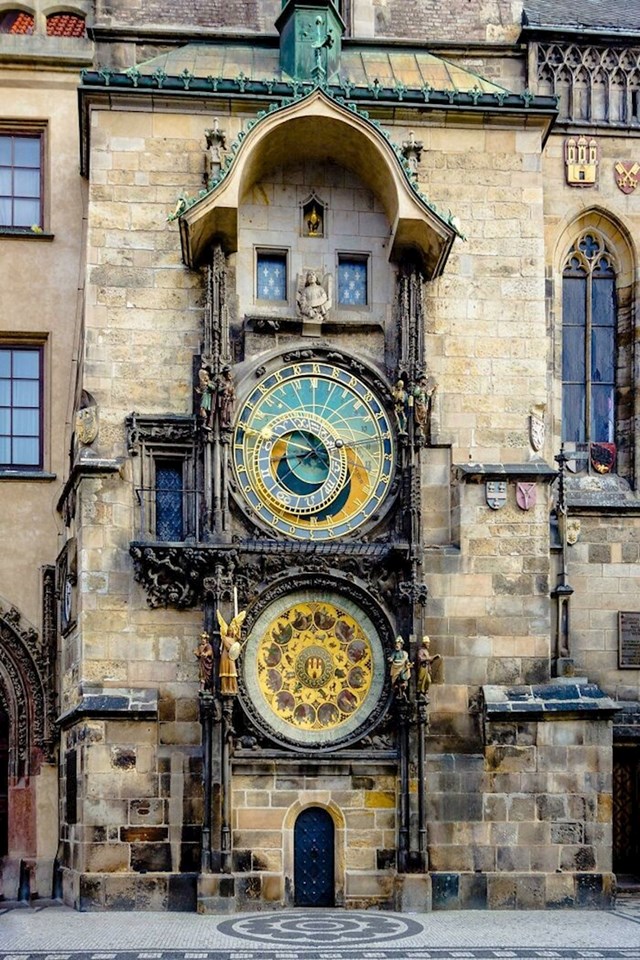 9. Zgrada u Pragu s najstarijim astrološkim satom koji još funkcionira