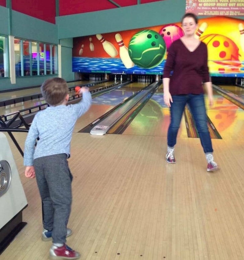 6. Izgleda kao da će mama nastradati, ali to je samo optička iluzija