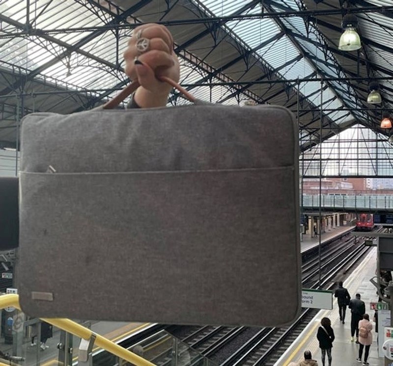 14. Levitirajuća ruka