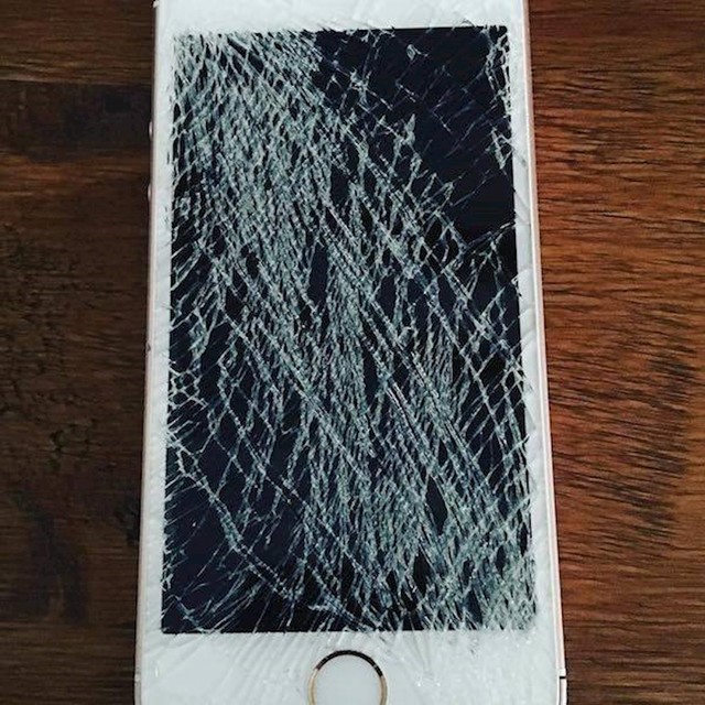 14. Htio je iznenaditi suprugu i pospremiti stan. Usput je slučajno oprao njezin mobitel...