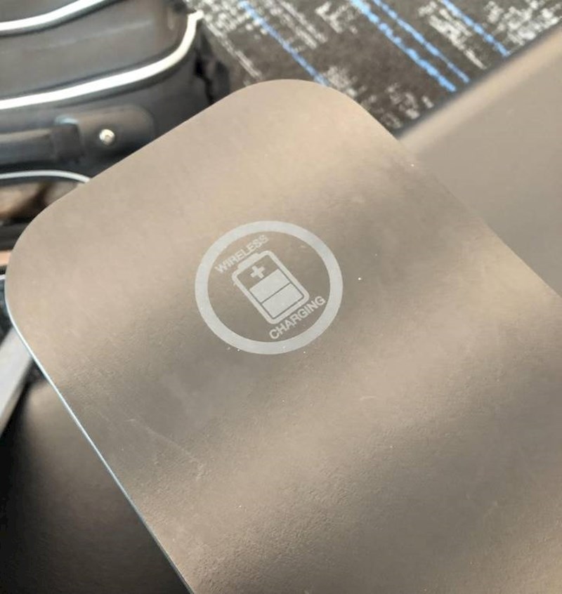 7. Terminal u zračnoj luci Charlotte ima bežični punjač na svakom sjedalu