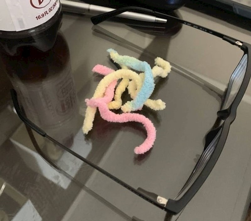 16. "Moj muž mislio je da su moje stare, polomljene gumice za kosu gumeni bomboni i pokušao ih pojesti..."