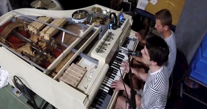 VIDEO Ukrajinski rokeri stvorili hibridni klavir koji sadrži 20 instrumenata u jednom