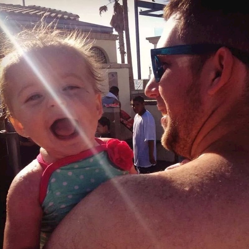 7. Roditelji su ju prvi put odveli na plažu