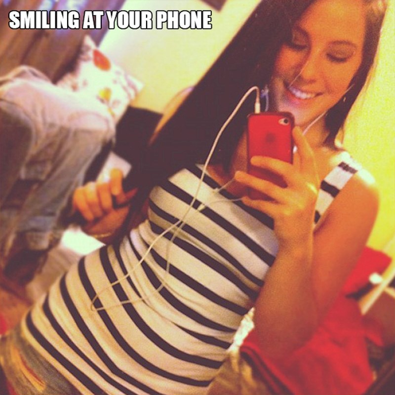 9. Fotke na kojima se smijete svojem mobitelu.