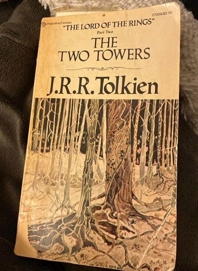 3. Moj otac nedavno je preminuo. Bio je veliki fan J.R.R. Tolkiena i naslijedio sam ovu predobru verziju Gospodara prstenova.