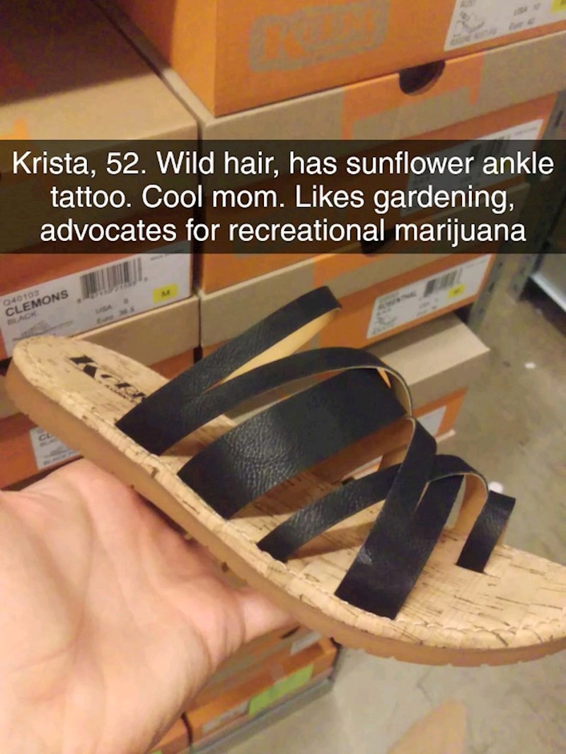 11. Krista (52). Ima ludu kosu i tetovažu suncokreta na gležnju. Voli vrtlarstvo i zalaže se za rekreativnu upotrebu marihuane.