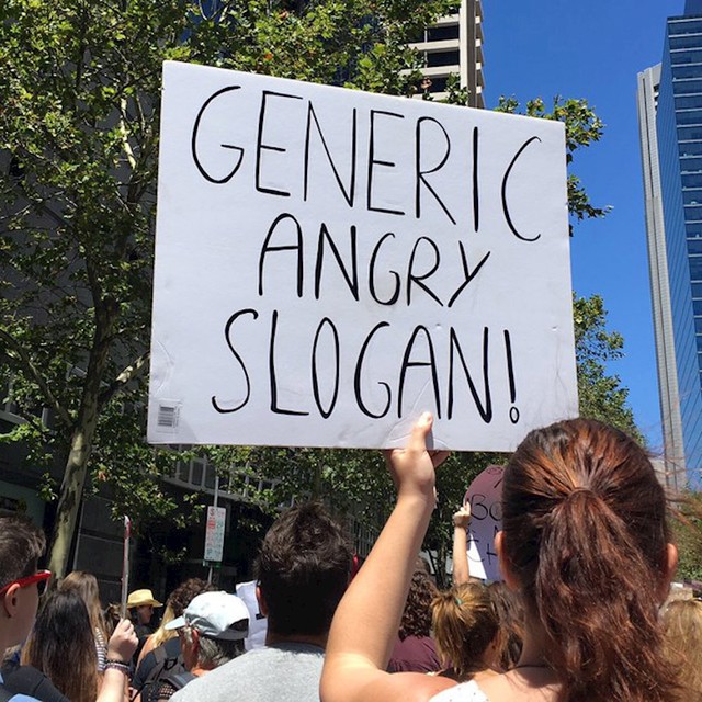 "Generički ljutiti slogan!"