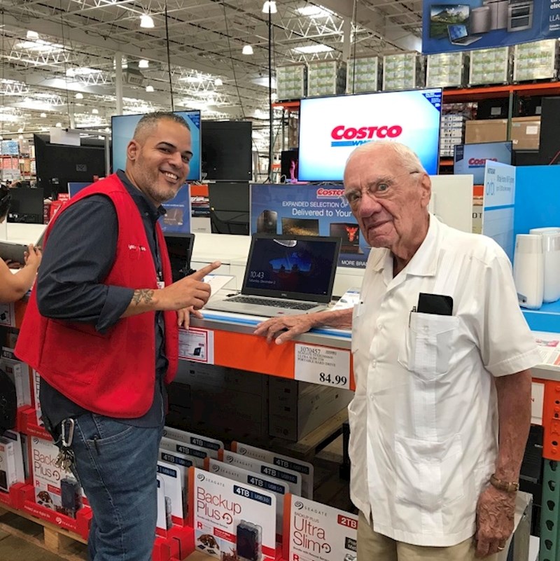 "Moj tata je pedijatar. Ovaj čovjek koji radi u dućanu elektronike ga je prepoznao jer ga je liječio dok je bio dječak. Bio sam jako ponosan."