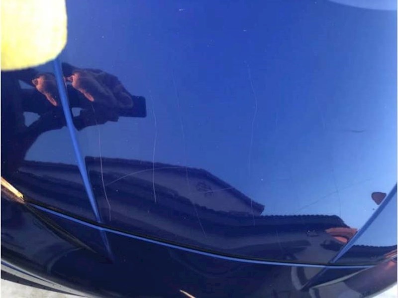 7. Tata čiji je klinac vježbao pisanje slova H na njegovom autu