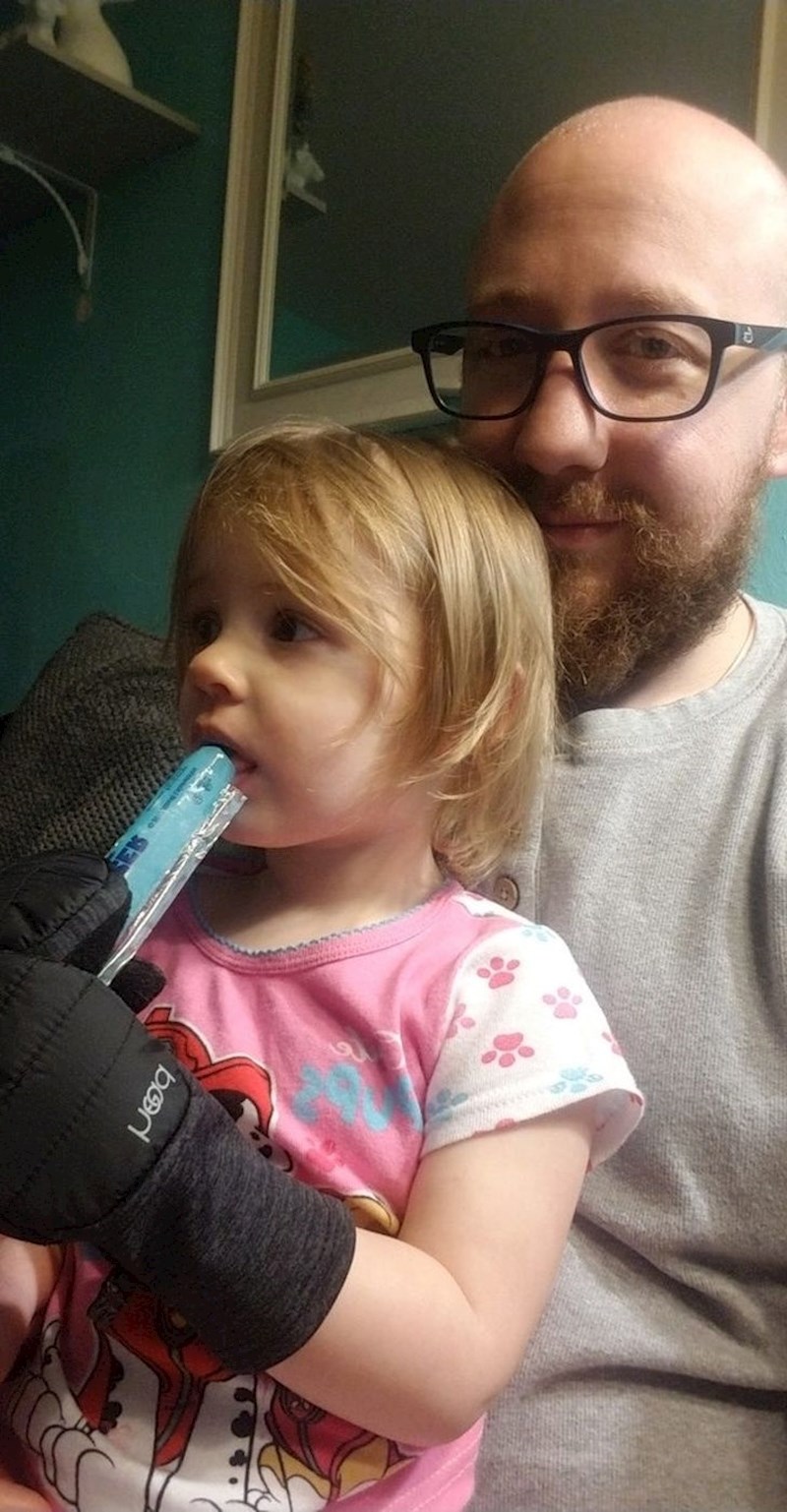 "Ledeni štapić bio joj je prehladan za držati, pa sam smislio rješenje."