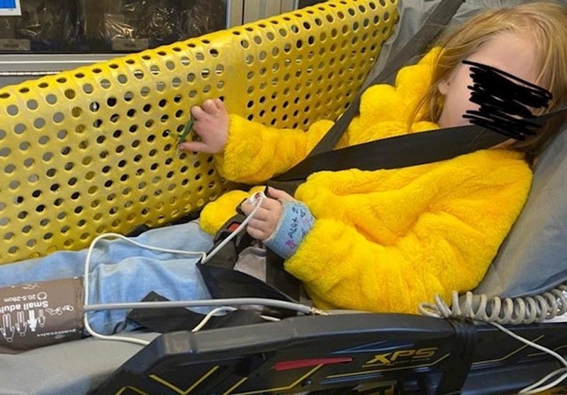 7. Zapela je za klupicu.