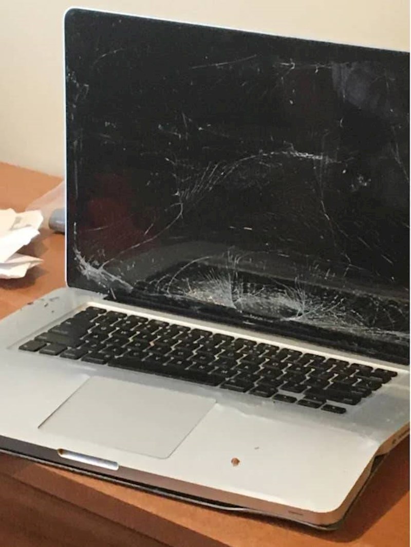 8. Tata koji uvijek nosi laptop u zaštitnoj torbici, ali se ipak dogodilo ovo