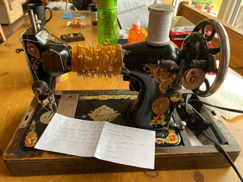 14. "Baka mi je poklonila šivaću mašinu iz 1911."😍