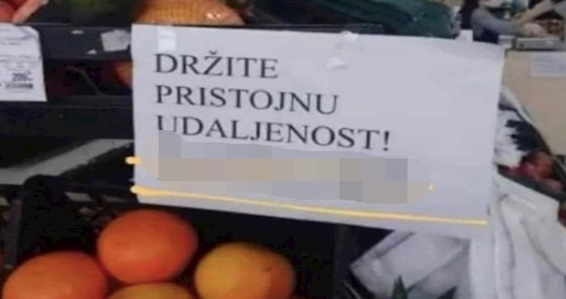 Teško je procijeniti jesu li higijenske upute snimljene na jednoj tržnici smiješne ili tragične
