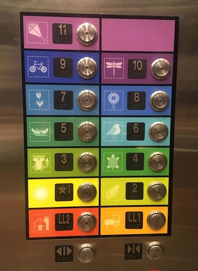 Šarena ploča s gumbima u liftu dječje bolnice.