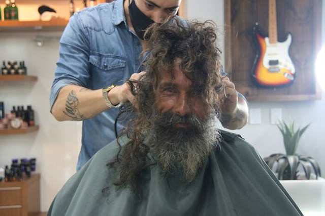 Njegovo ime je João Coelho Guimarães i u brijačnicu je ušao u nadi da bi mu mogli malo skratiti bradu.