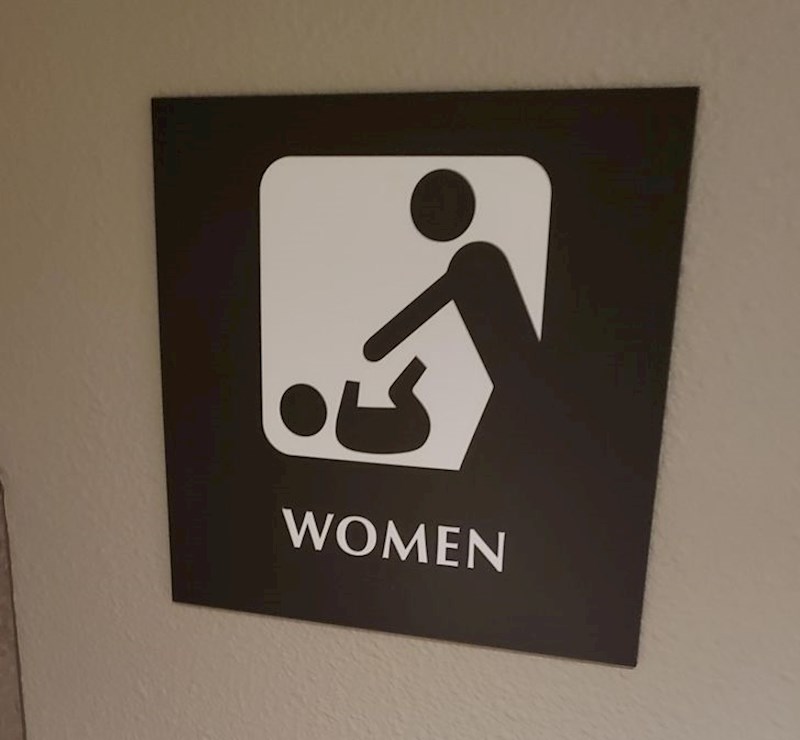 6. "Sin me pitao zašto slika prikazuje osobu koja baca bebu na pod"