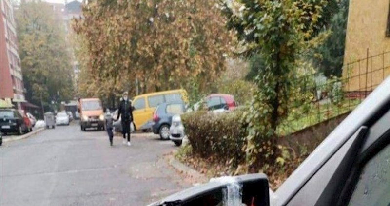 Lik je nadomjestio razbijeni retrovizor na nevjerojatan način