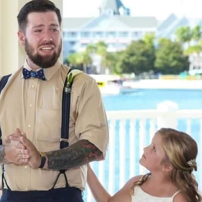 5. "Ovo sam ja kad sam ugledao svoju ženu na dan našeg vjenčanja. Moja mlađa sestra nikada me do tada nije vidjela da plačem."