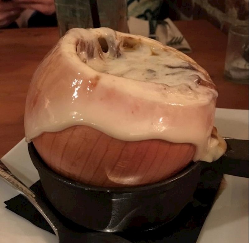 5. Restoran koji poslužuje juhu od luka u pravom luku.