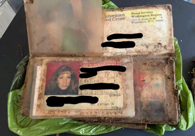 6. "Policija je neki dan zvala moju mamu, pronašli su njezin novčanik koji je ugraden 80-ih."