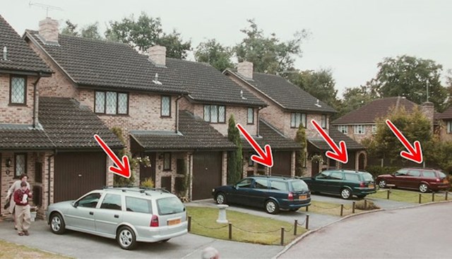 16. U Kamenu mudraca možemo primijetiti da obitelj Dursley i svi njihovi susjedi imaju isti model automobila