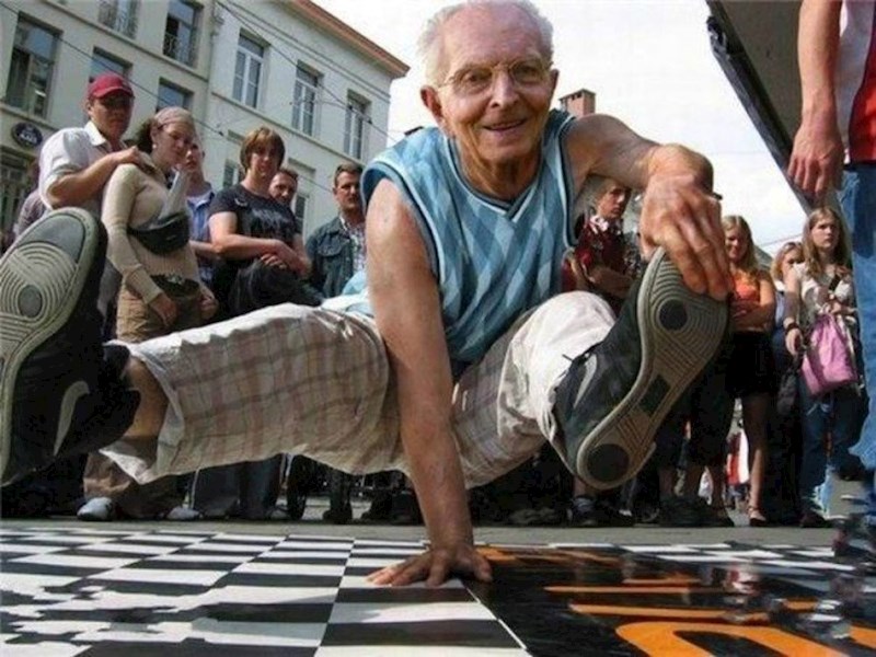 15. Ovaj fit djedica.