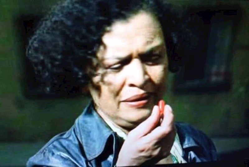 3. U filmu The Matrix Reloaded (2003.), slatkiš koji proročica jede još je jedna crvena tableta.