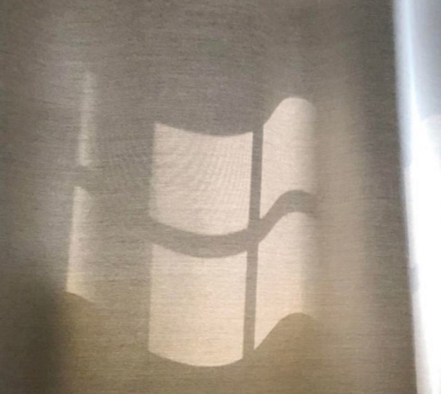 13. Sjena je napravila logo Windowsa😱