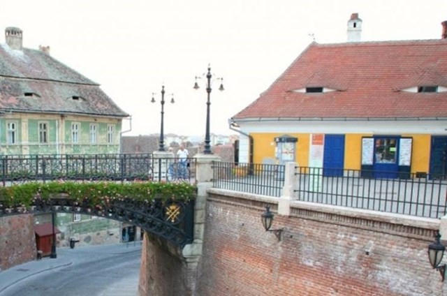 8. Ove kuće imaju oči