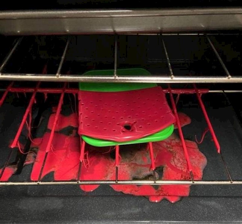 18. "Moja žena voli ostavljati stvari u pećnici. A ja nikad ne pogledam unutra prije nego što ju upalim..."