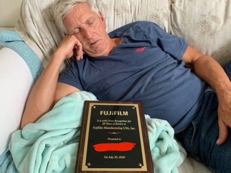 "Došao je doma nakon zadnjeg radnog dana. Bio je budan ravno 5 minuta."