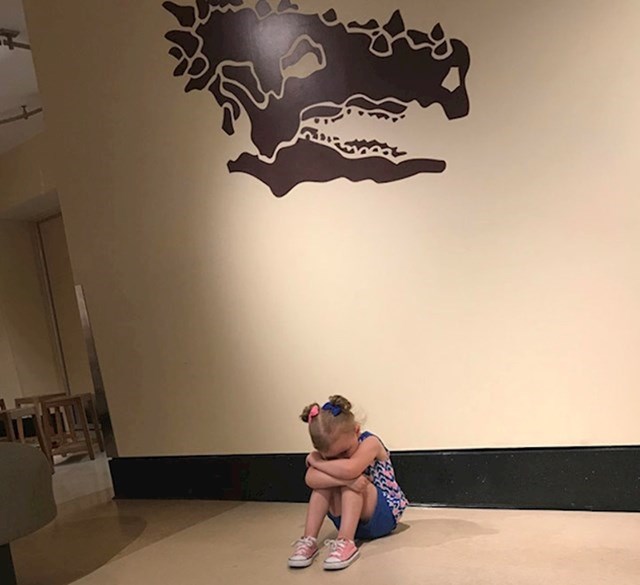 8. Plače jer se muzej zove "Dječji muzej", a ne "Muzej dinosaura".