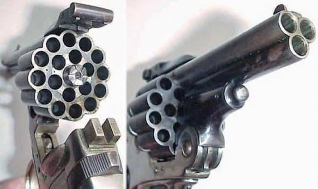 Antikni revolver.