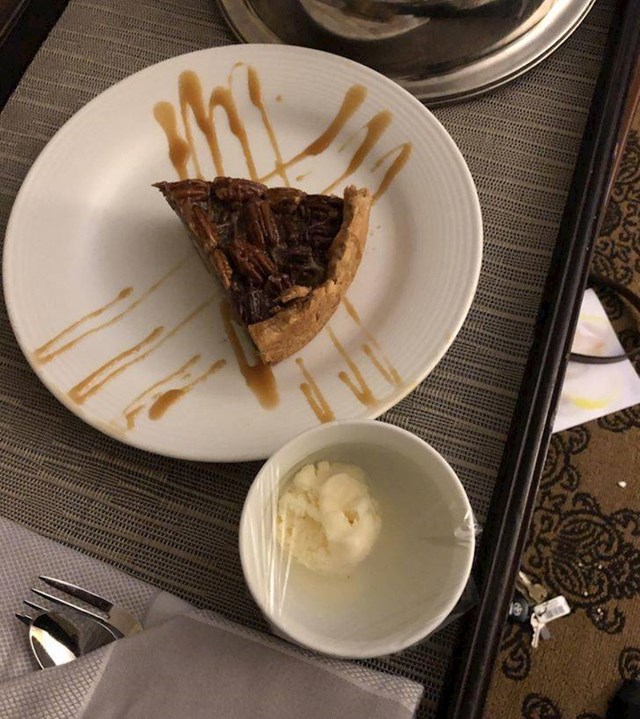 5. Evo što dobijete ako u ovom hotelu naručite poslugu u sobu za 30 dolara
