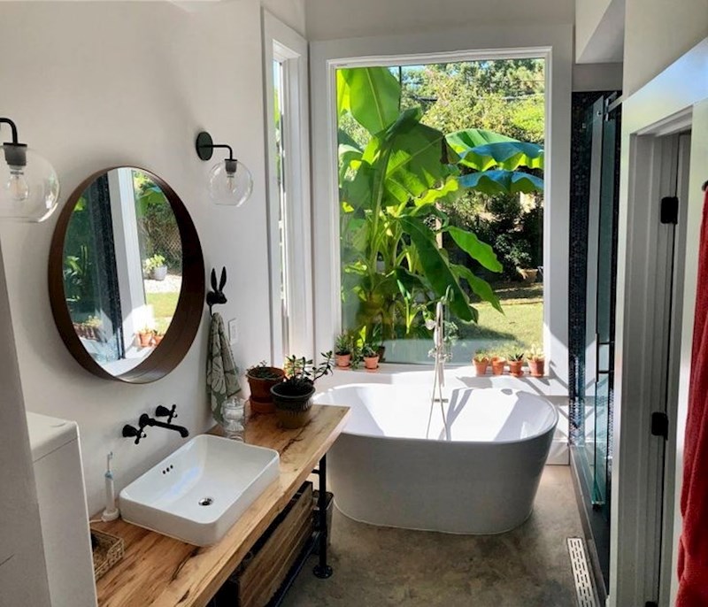 1. Sve je super dok se netko ne pojavi u vrtu...😄