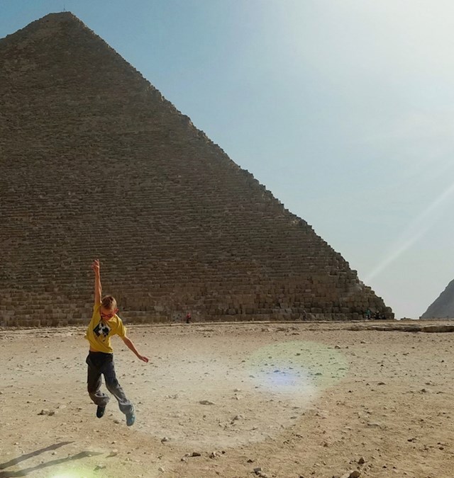6. "Napokon sam ispunila želju svojem sinu - da posjetimo Egipat i da vidi piramide. Ova fotka je savršeno zaokružila putovanje."