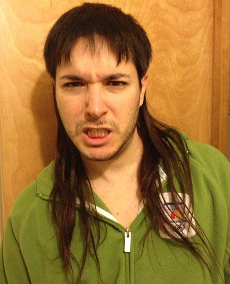 16. Posudio je ekstenzije svoje supruge...