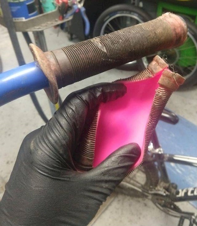 15. "Nisam imao pojma da je guma za volan na biciklu roza dok ju nisam išao zamijeniti."