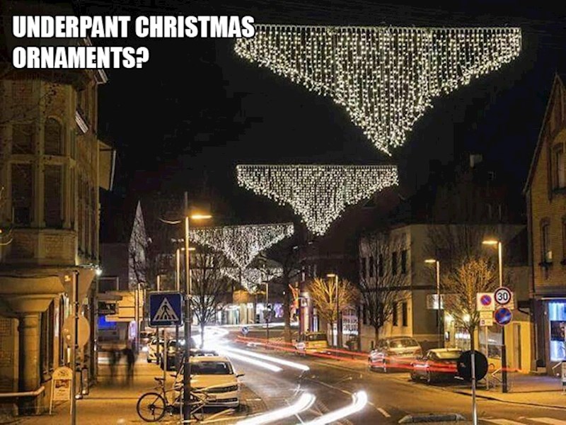 3. Božićni ukrasi ili gaće?😂