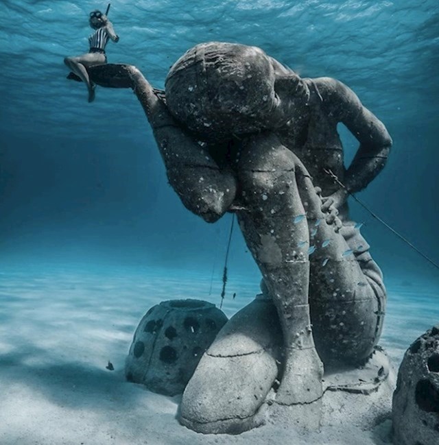 4. Podvodna skulptura, u blizini Bahama
