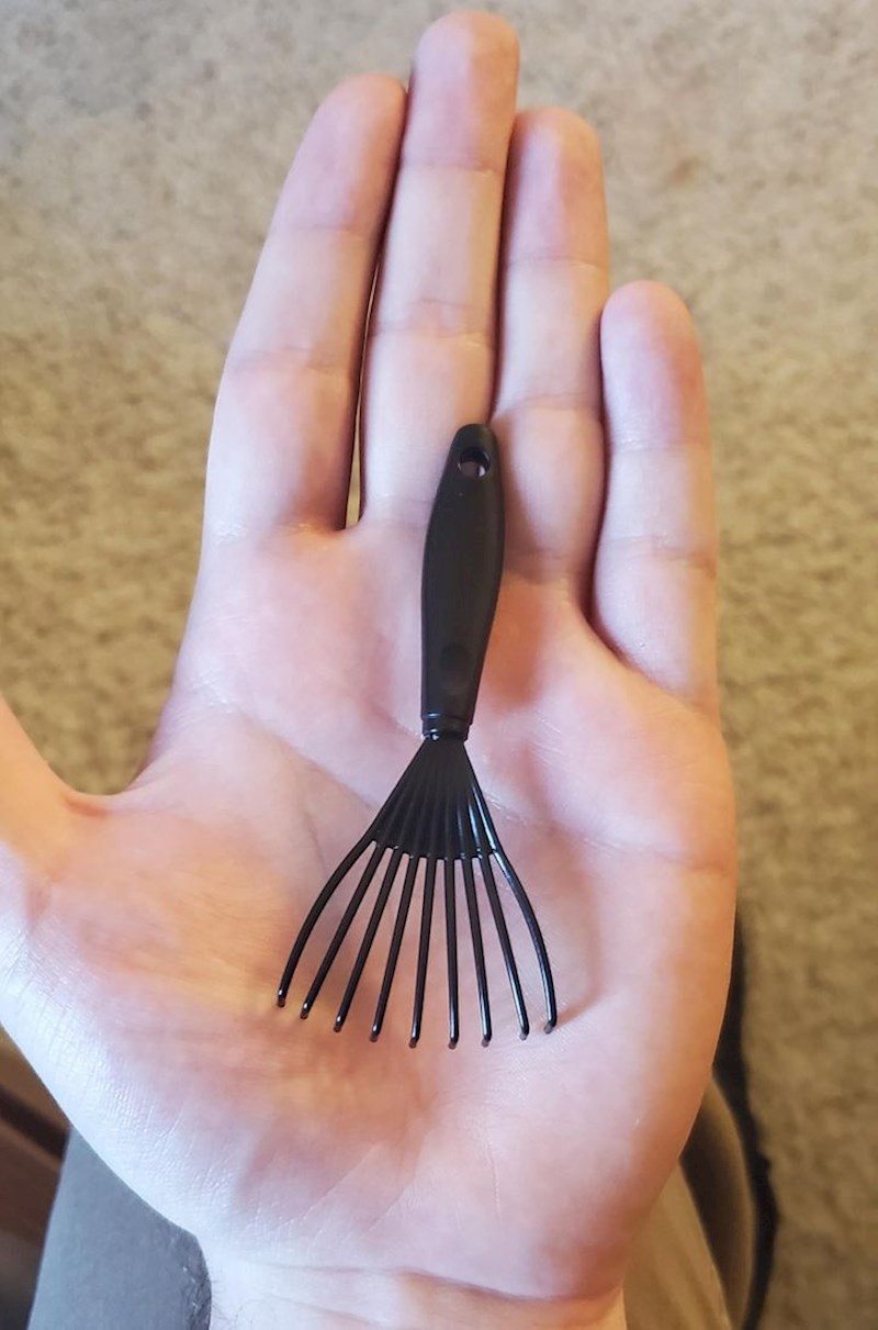 16. Ovo bi trebalo služiti za češkanje leđa...