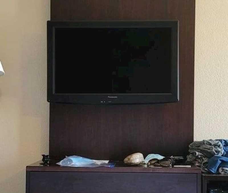 17. "Zar ga nisu mogli pomaknuti na sredinu? Ovo je muka gledati..."