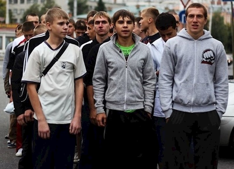 "On je 23-godišnji vlasnik jednog dućana u kvartu i ljudi ga često pitaju zašto radi umjesto da se školuje."